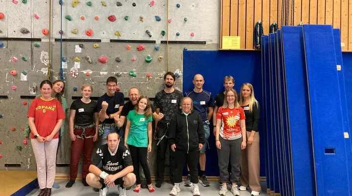 Die Klettergruppe des inklusiven Kletterns | © DAV Minden